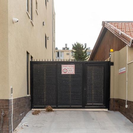 Nahal Oz 33 Aparthotel Бат Ям Екстериор снимка