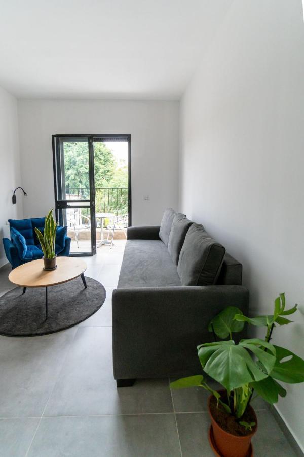 Nahal Oz 33 Aparthotel Бат Ям Екстериор снимка