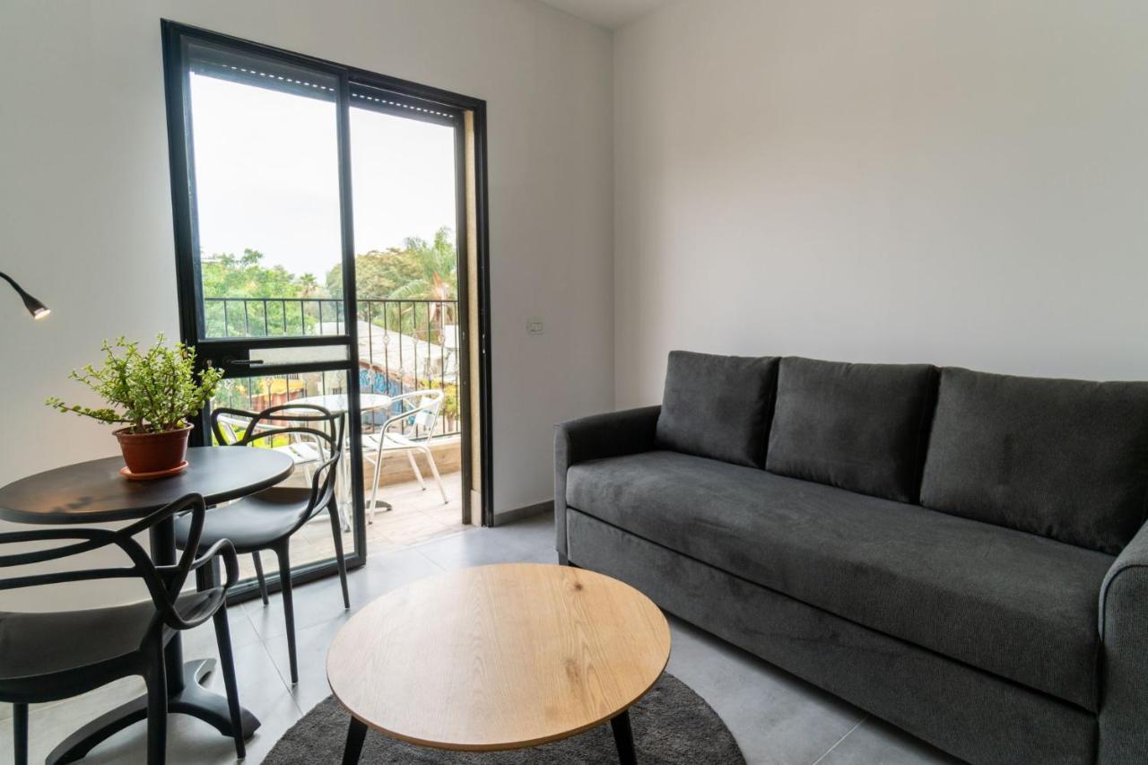 Nahal Oz 33 Aparthotel Бат Ям Екстериор снимка