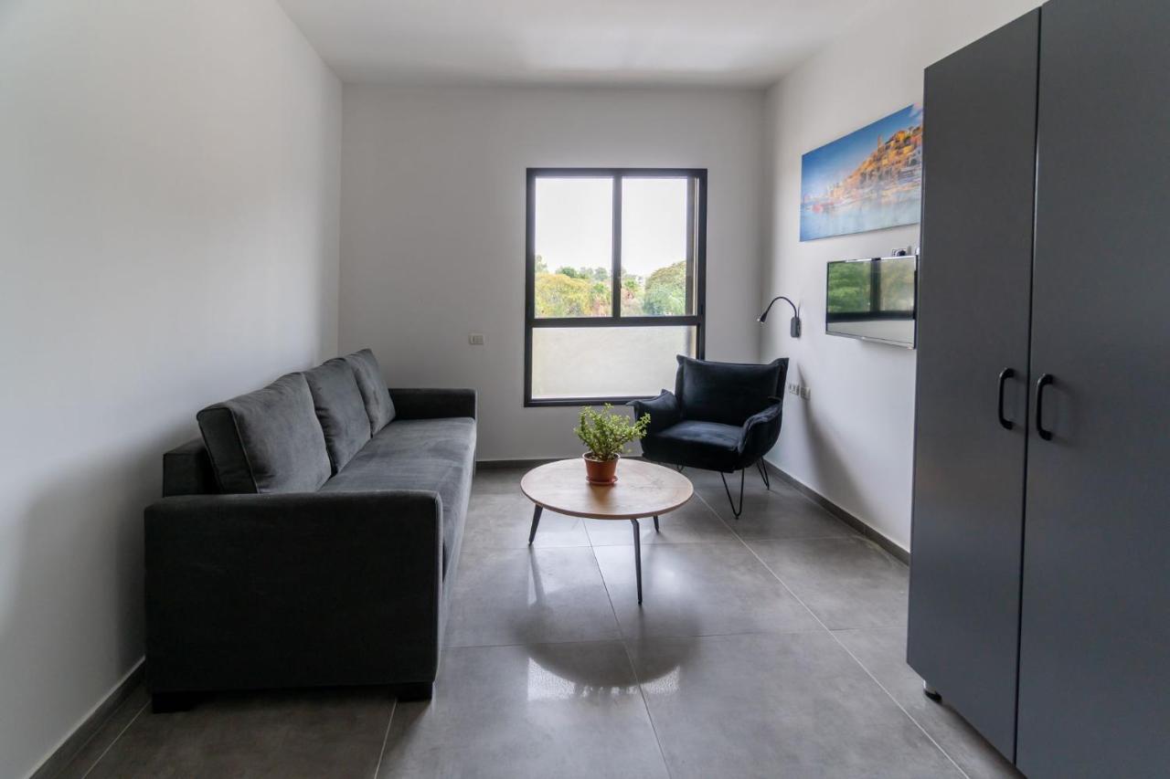 Nahal Oz 33 Aparthotel Бат Ям Екстериор снимка
