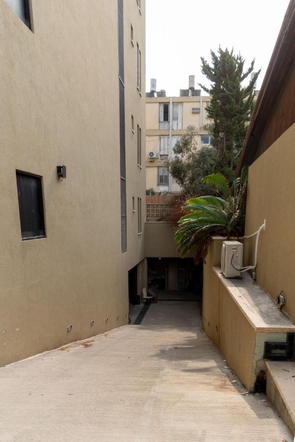 Nahal Oz 33 Aparthotel Бат Ям Екстериор снимка